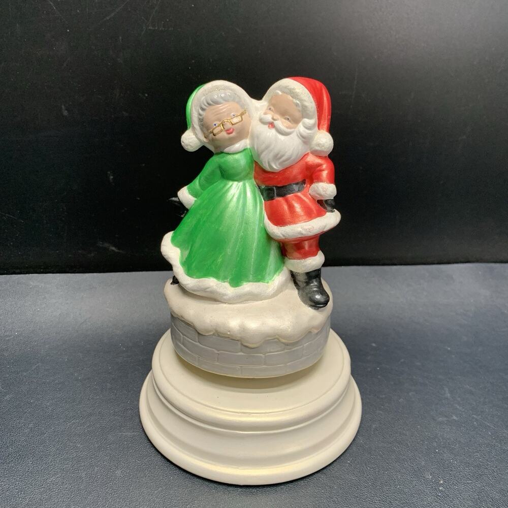 Vtg Sankyo Hand Painted Ceramic Dancing Santa & Mrs. Claus Rotating Music Box 8”